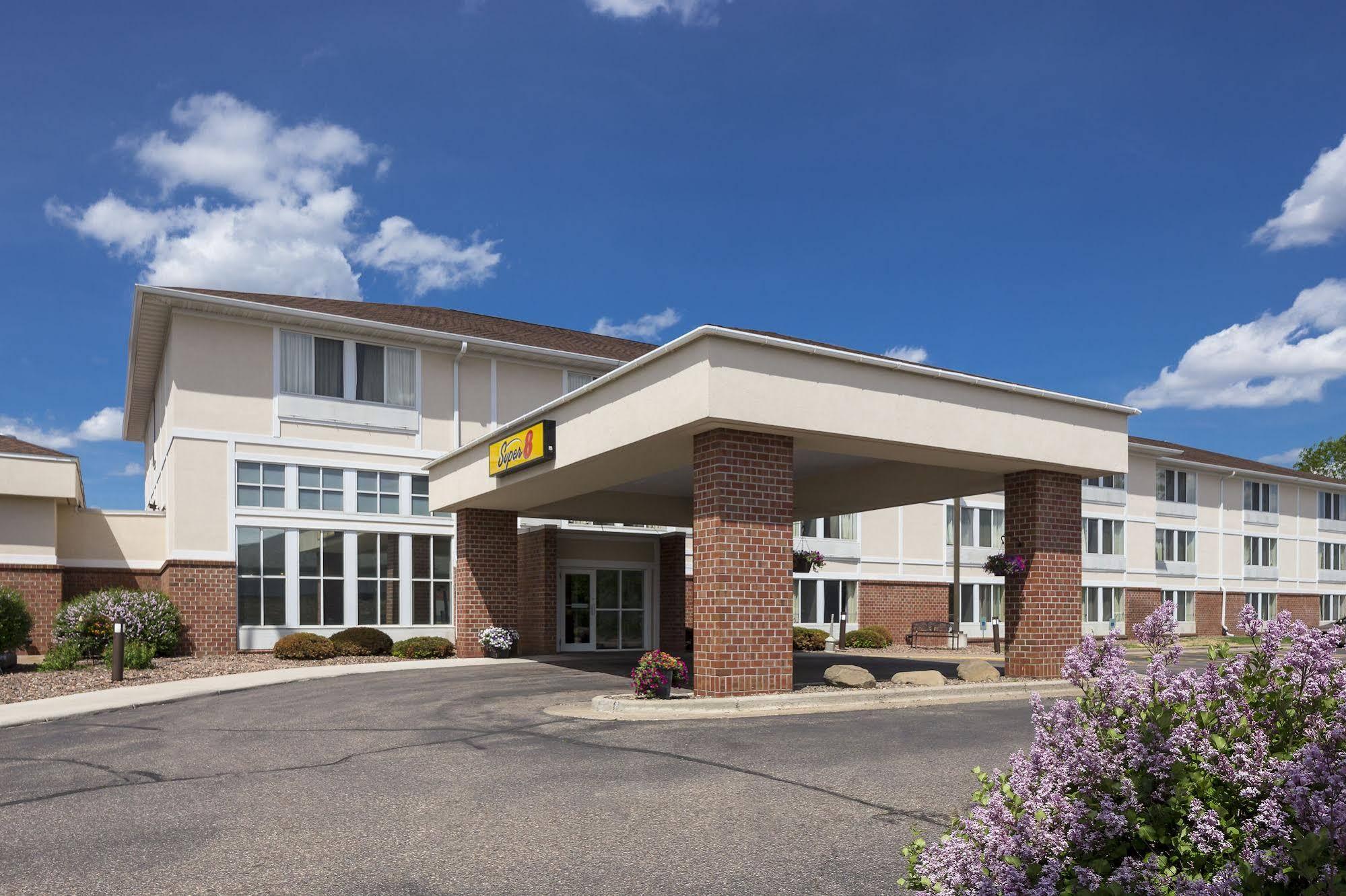Мотель Super 8 By Wyndham Menomonie Wi Экстерьер фото