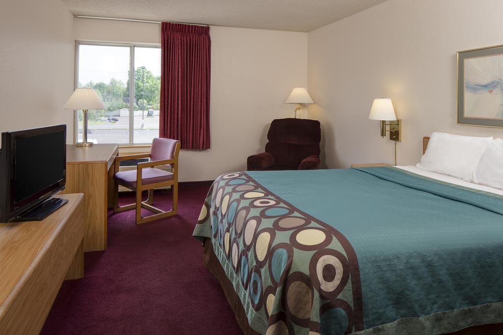 Мотель Super 8 By Wyndham Menomonie Wi Экстерьер фото