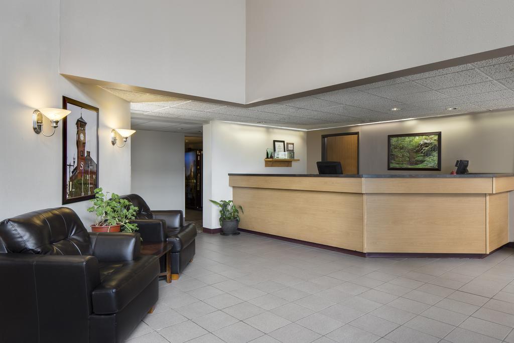 Мотель Super 8 By Wyndham Menomonie Wi Экстерьер фото