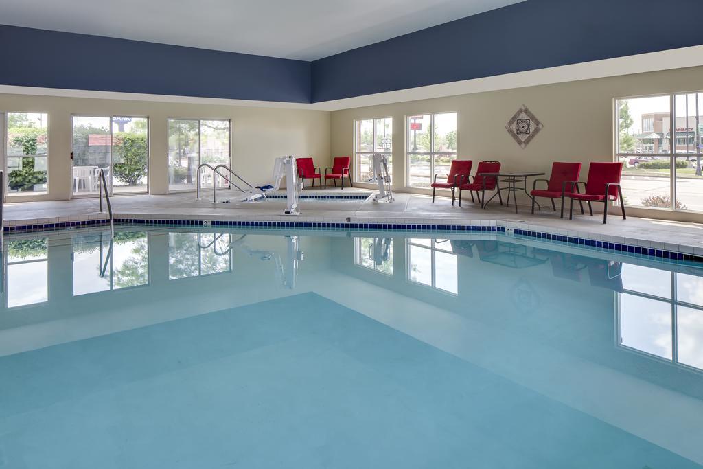 Мотель Super 8 By Wyndham Menomonie Wi Экстерьер фото